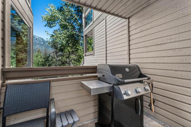 3BR | Whistler Creek Ridge | Ski-in/out | Private Hot Tub | Wood Fire | Private Garage - image 10