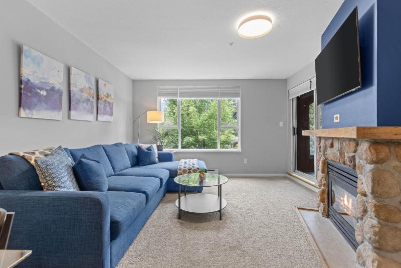 2BR in Deer Lodge Epic Location Private Covered Patio Free Parking - image 1