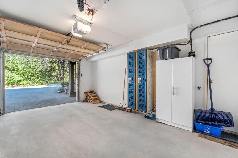 3BR | Whistler Creek Ridge | Ski-in/out | Private Hot Tub | Wood Fire | Private Garage - image 32