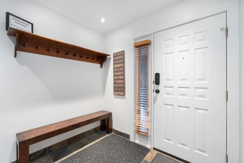 3BR | Whistler Creek Ridge | Ski-in/out | Private Hot Tub | Wood Fire | Private Garage - image 31