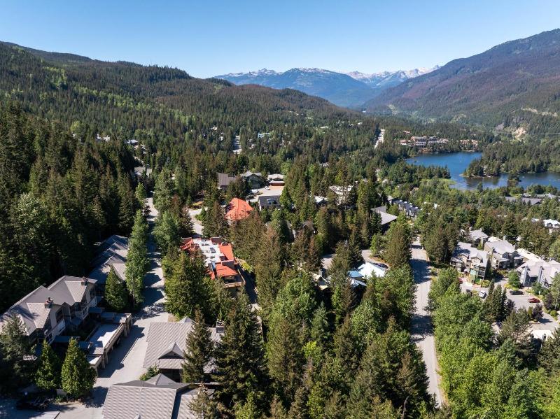 3BR | Whistler Creek Ridge | Ski-in/out | Private Hot Tub | Wood Fire | Private Garage - image 13