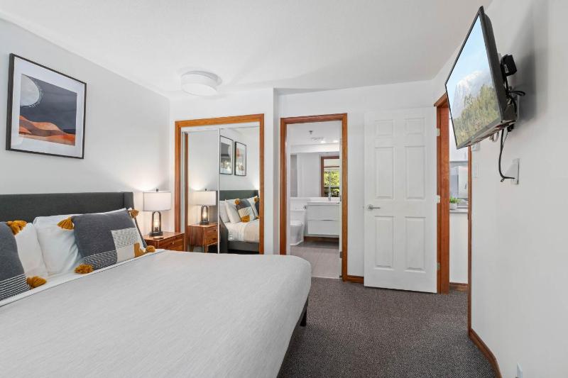 2BR | The Aspens | Ski In/Out | Pool & Hot Tub | Gas Fireplace | Ski Valet | Gym - image 3