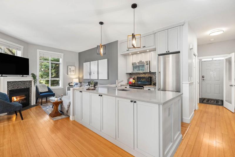 2BR | Granite Court | Village Location | Gas Fireplace | Mudroom | Secure Parking - image 36