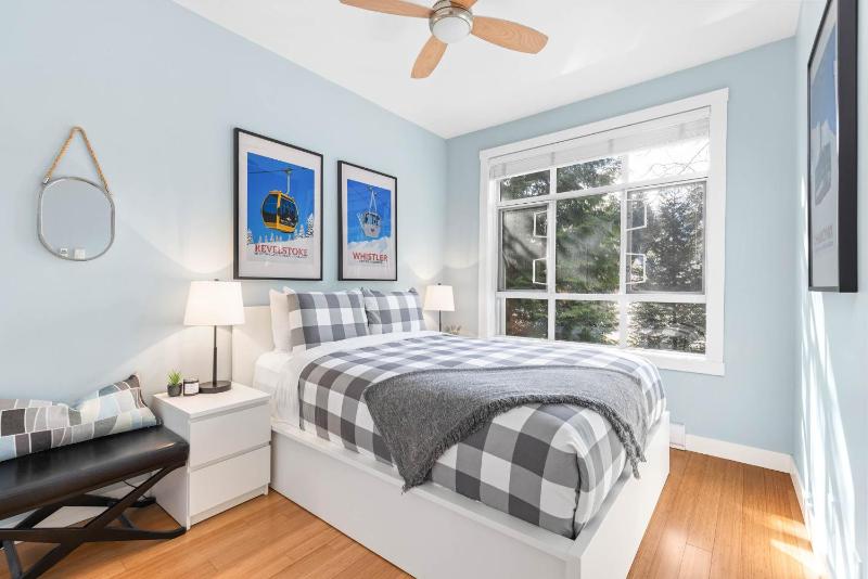 2BR | Granite Court | Village Location | Gas Fireplace | Mudroom | Secure Parking - image 15