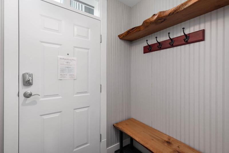 2BR | Granite Court | Village Location | Gas Fireplace | Mudroom | Secure Parking - image 28