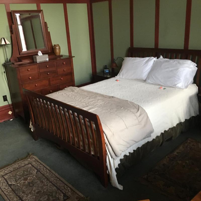 Deluxe Queen Suite image 3