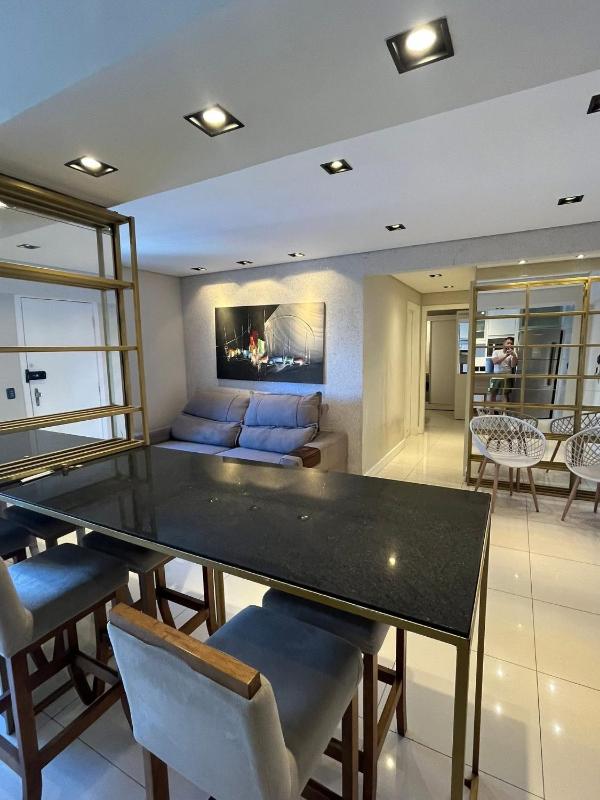 Apartamento quadra mar em Balneário Camboriú - image 1
