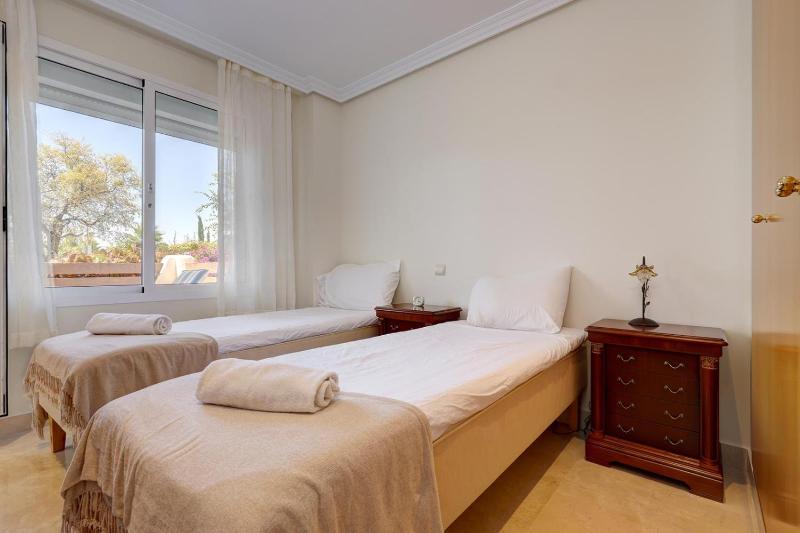 Stylish apartment with sea view - image 5
