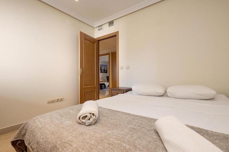 Stylish apartment with sea view - image 26