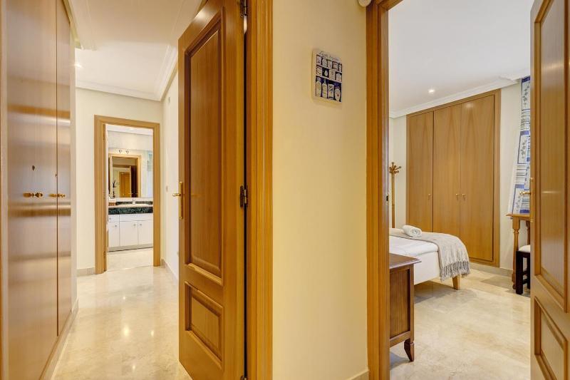 Stylish apartment with sea view - image 14