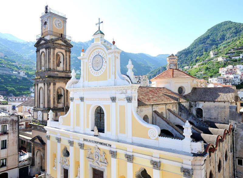 One Bedroom Apartment with Sea View image 4