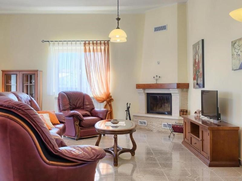Villa Debora with private pool and backyard Pet friendly - image 6