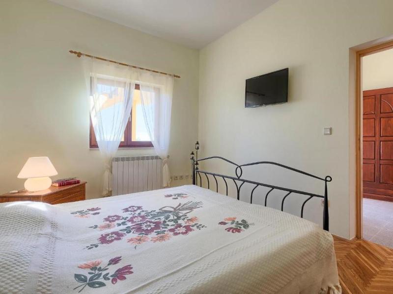 Villa Debora with private pool and backyard Pet friendly - image 28