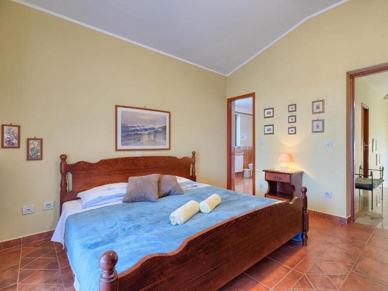 Villa Debora with private pool and backyard Pet friendly - image 8