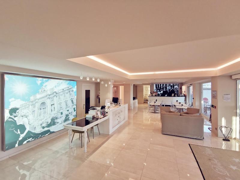 La Dolce Vita Hotel - image 2