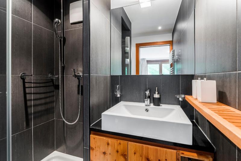 Three-Bedroom Apartment Aroleid image 4