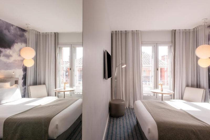 Le Grand Balcon Hotel - image 7
