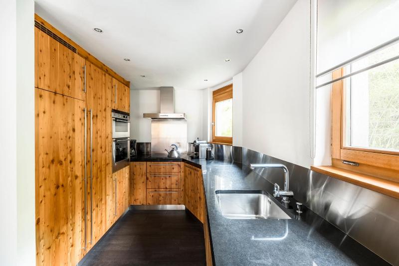 Three-Bedroom Apartment Aroleid image 2