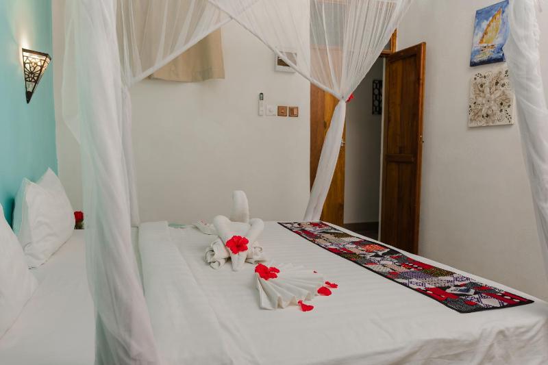 Emerald Palm Courtyard Hotel - image 10