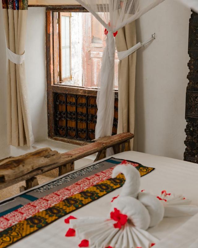 Emerald Palm Courtyard Hotel - image 12
