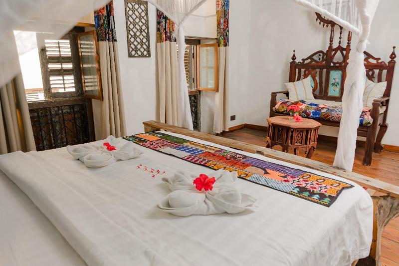 Emerald Palm Courtyard Hotel - image 8