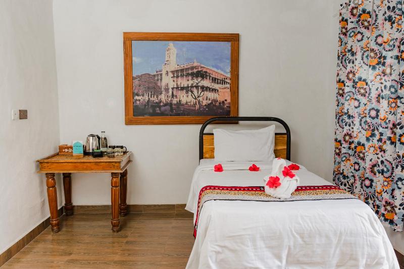 Emerald Palm Courtyard Hotel - image 11