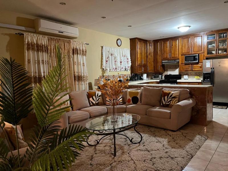Lynette's Palace - image 7