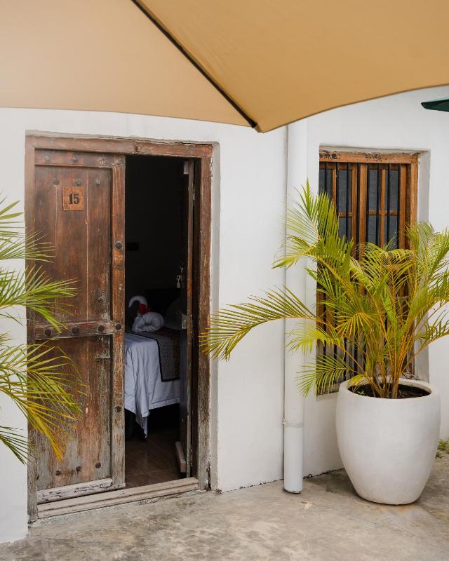 Emerald Palm Courtyard Hotel - image 7