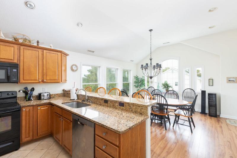 New Listing Private Pool Hot Tub & Walk to Beach - image 22