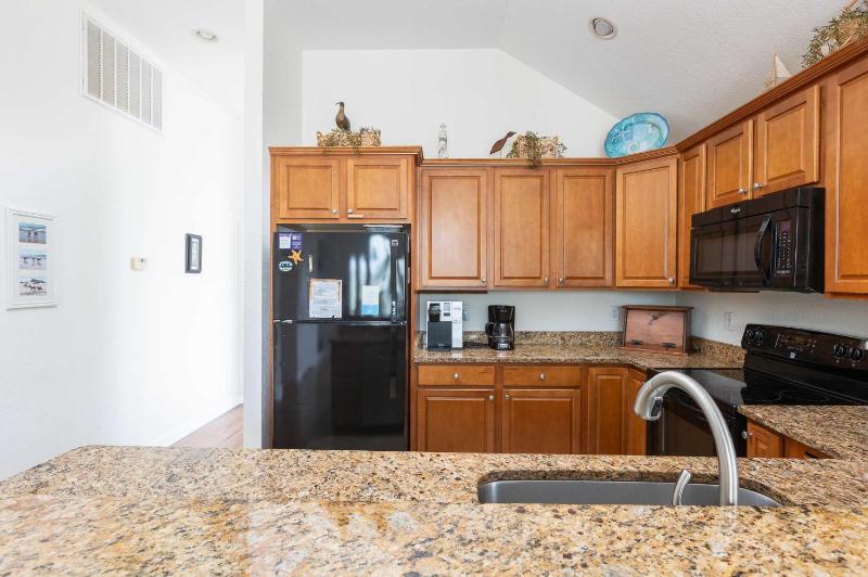 New Listing Private Pool Hot Tub & Walk to Beach - image 24