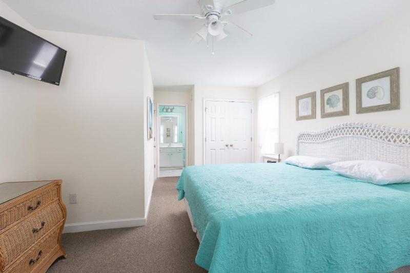 New Listing Private Pool Hot Tub & Walk to Beach - image 48