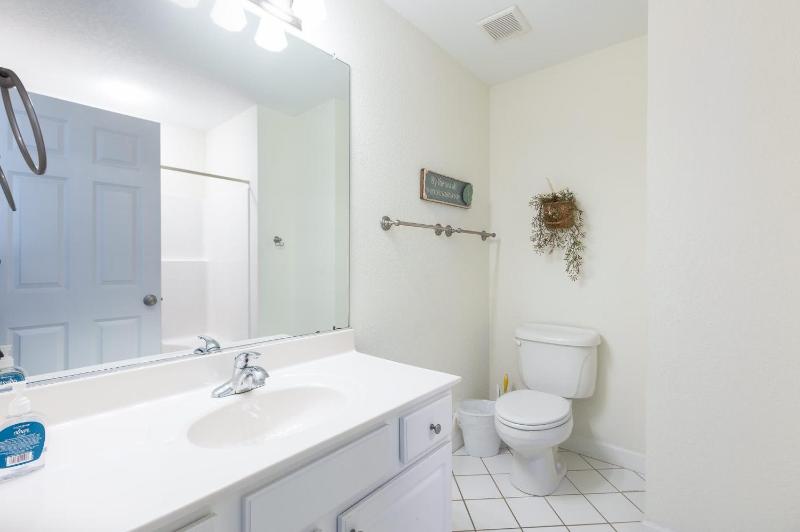 New Listing Private Pool Hot Tub & Walk to Beach - image 36