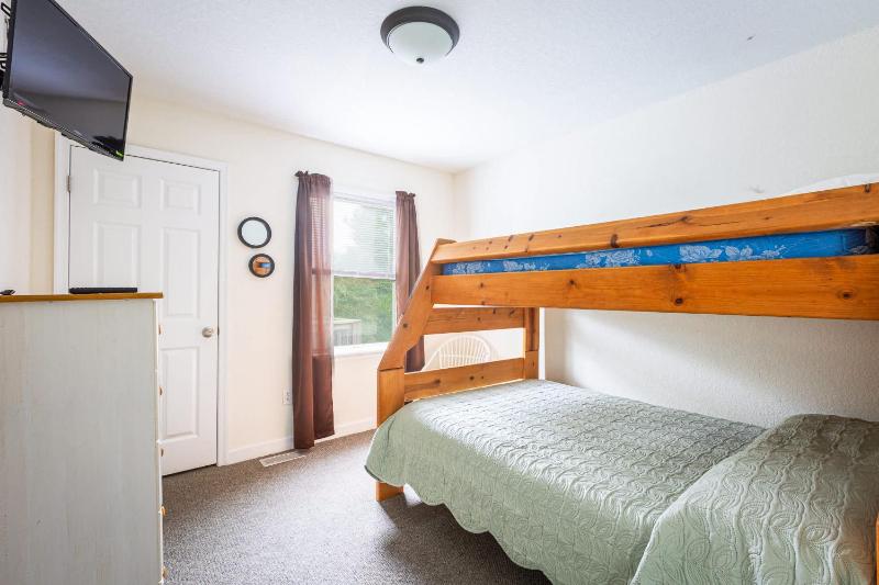 New Listing Private Pool Hot Tub & Walk to Beach - image 33