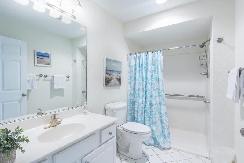 New Listing Private Pool Hot Tub & Walk to Beach - image 31