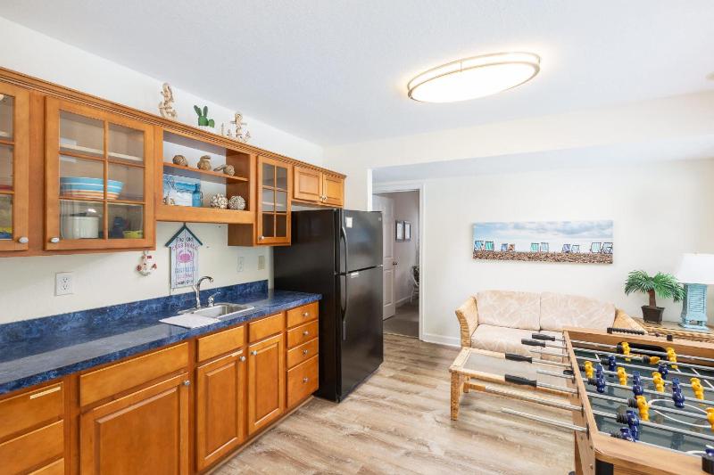 New Listing Private Pool Hot Tub & Walk to Beach - image 8