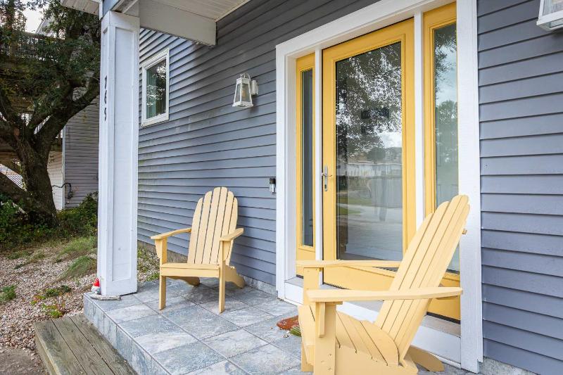 New Listing Private Pool Hot Tub & Walk to Beach - image 10