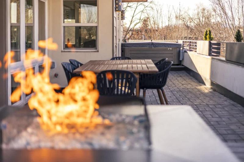 Luxury Oasis Heated Pool Rooftop Spa Fire Pits - image 6