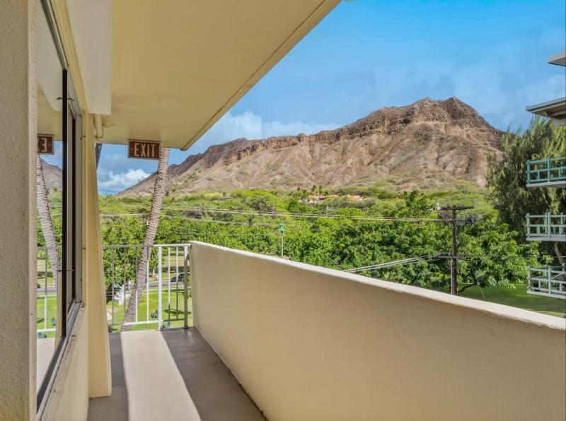 Marbella Lane -Coastal retreat near Diamond Head - image 8