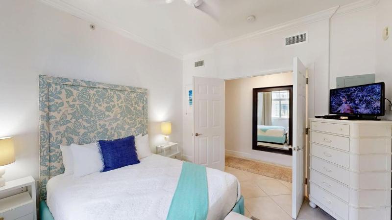 Beachfront 2Br Condo King Queen Sunset Views - image 13