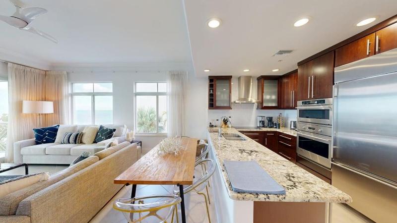 Beachfront 2Br Condo King Queen Sunset Views - image 9