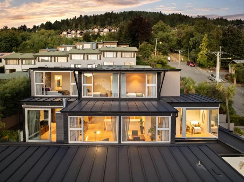 Central Sunset Charm - image 16