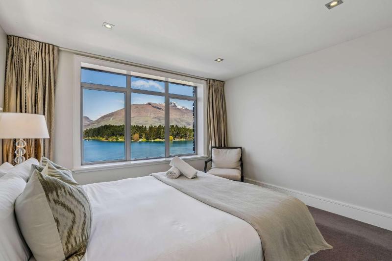 Lakes Edge Villa - image 8
