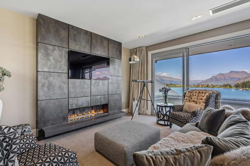 Lakes Edge Villa - image 40