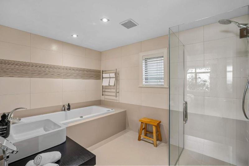 Lakes Edge Villa - image 25
