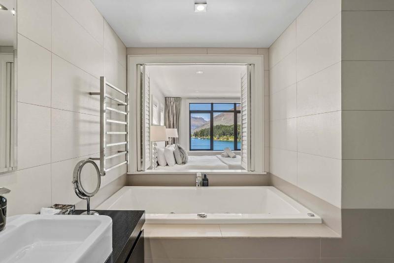 Lakes Edge Villa - image 36