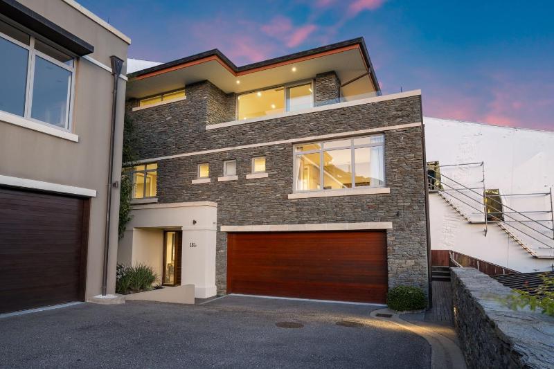Lakes Edge Villa - image 20