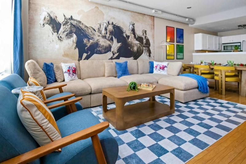 Stylish City Condo Near Top Restos & Nightlife - image 12