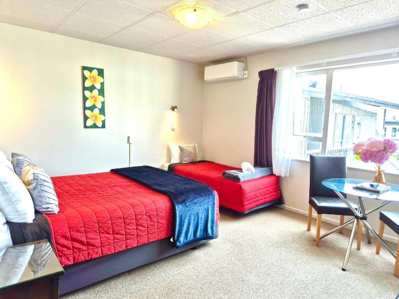 Absolute Lake View Motel - image 45