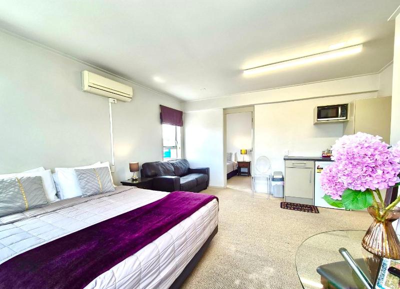 Absolute Lake View Motel - image 44