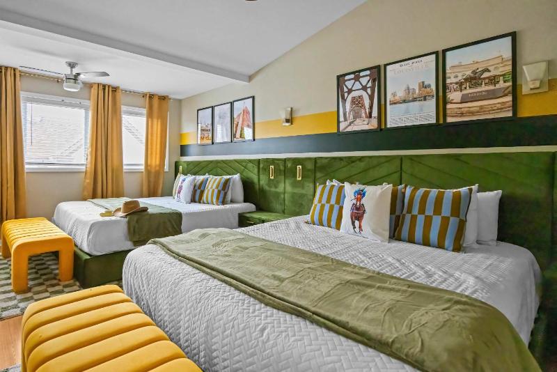 Stylish City Condo Near Top Restos & Nightlife - image 39